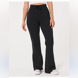 Hollister California Ultra High-Rise Flare Fleece Pant